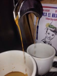 Paquet de café personnalisé pour les championnat du monde, par la Ditta Artigianale. Il font bien les choses !